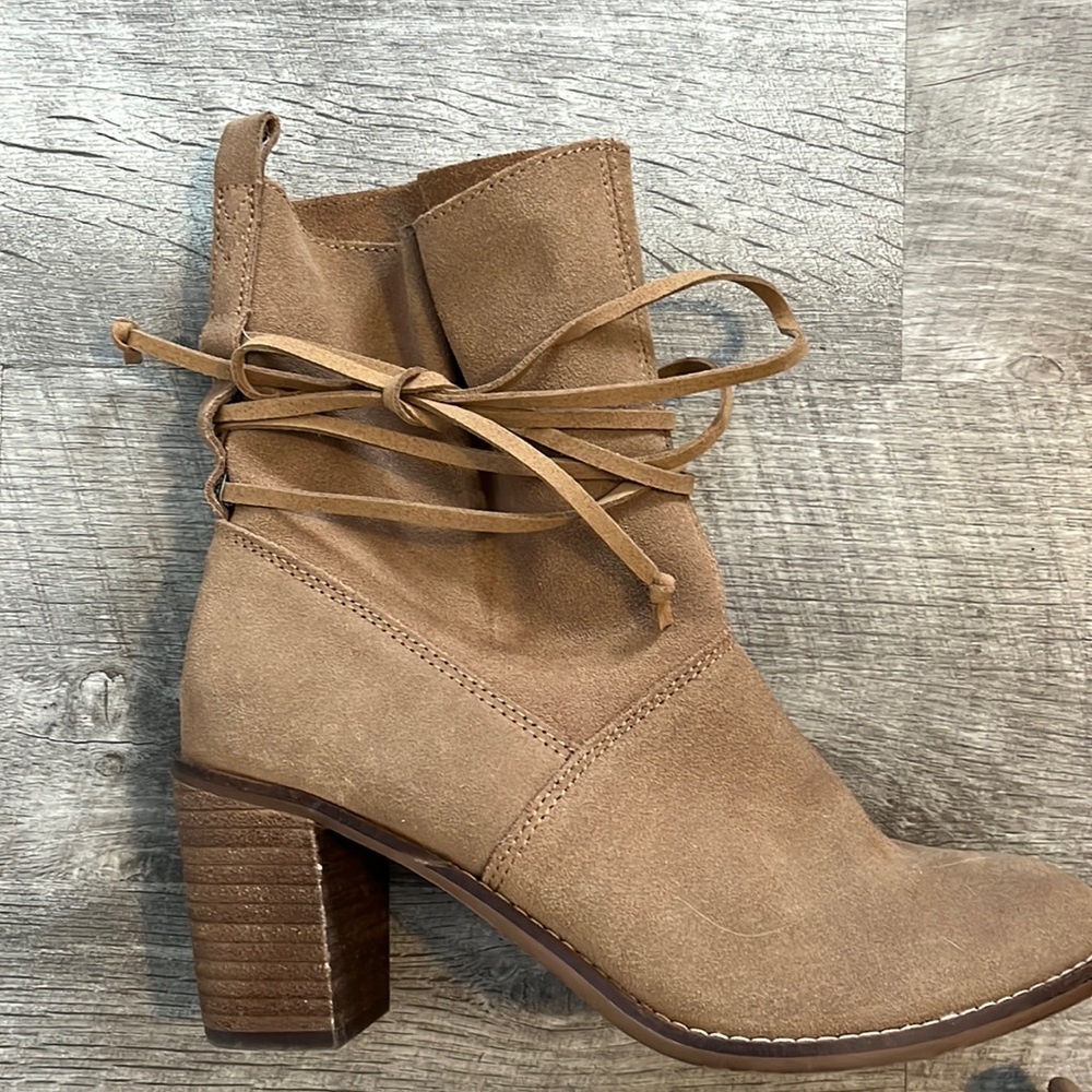 TOMS 7.5 booties